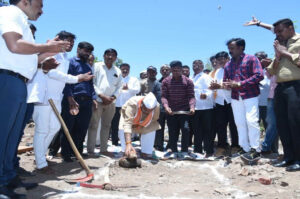 श्री निवास पाटील साहेब यांच्या हस्ते मंदिर बांधकामाचा शुभमुहूर्त